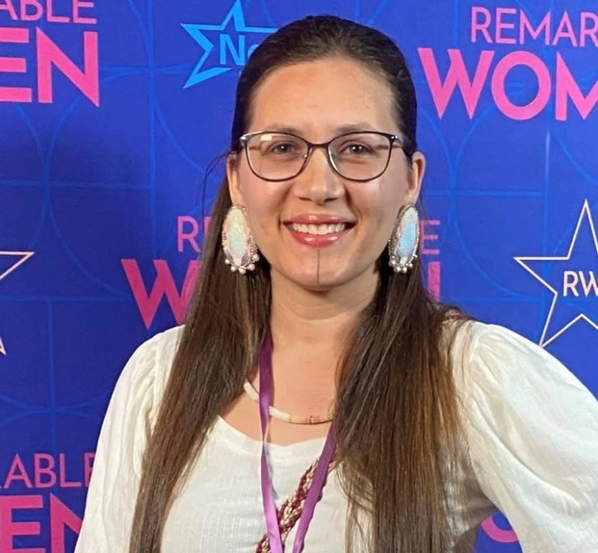 Binago ang laki ng Raven Custalow