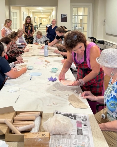 Ang Virginia Commission for the Arts ay Ginawaran ng $77,500 Grant para sa Malikhaing Pagtanda, Mga Malikhaing Hinaharap Ang Virginia Commission for the Arts ay Ginawaran ng $77,500 Grant para sa Malikhaing Pagtanda, Mga Malikhaing Hinaharap